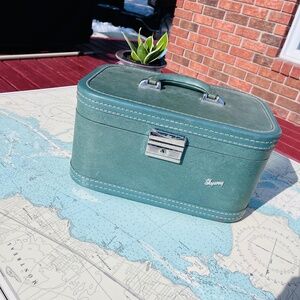 Vintage 60s Skyway Hard Shell Suitcase